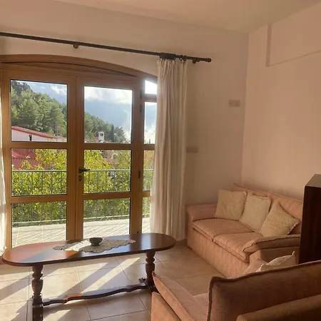 Holiday home Loucaides